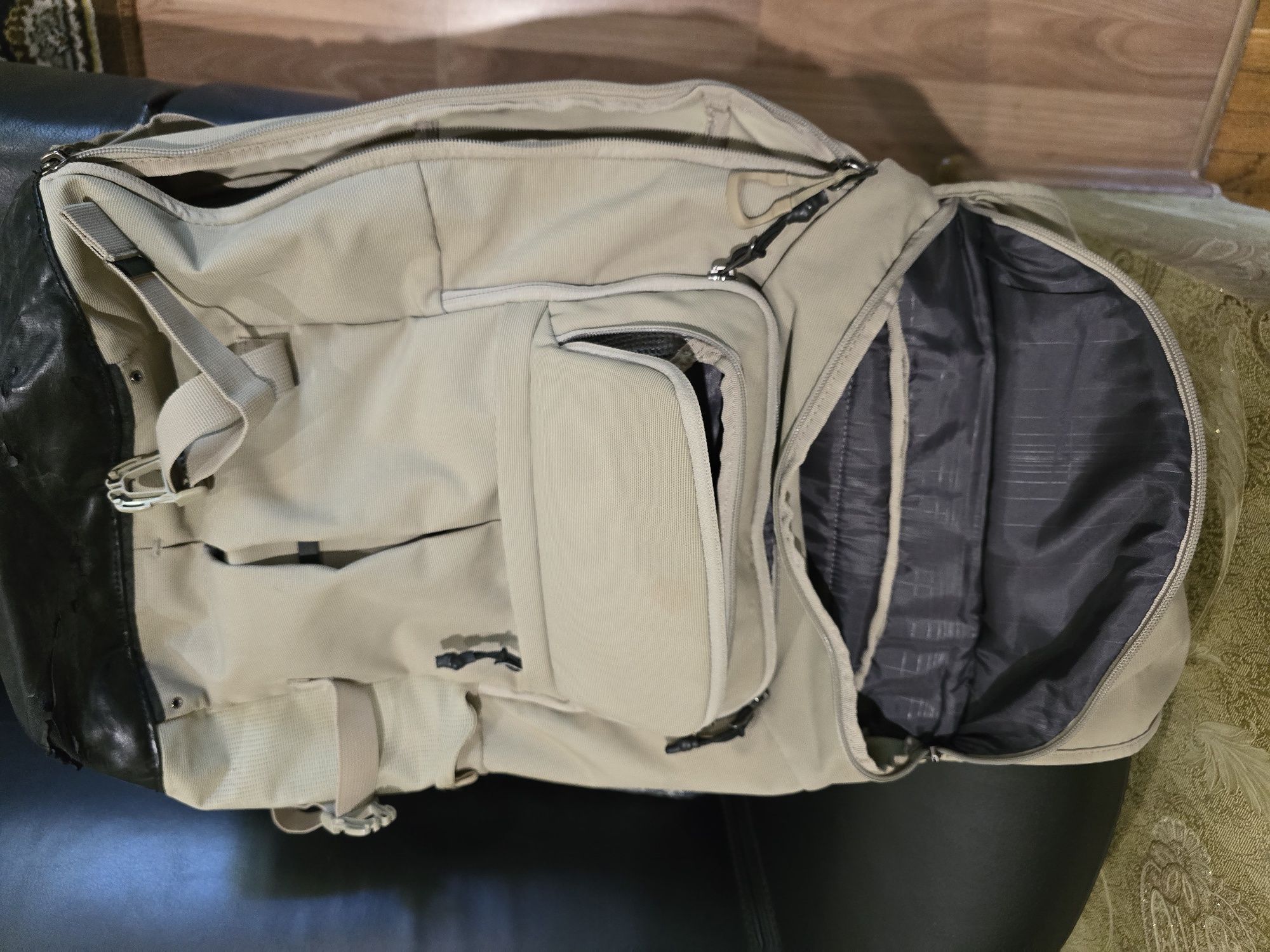 Рюкзак/наплічник Thule - Paramount 29L Latte в ідеалі