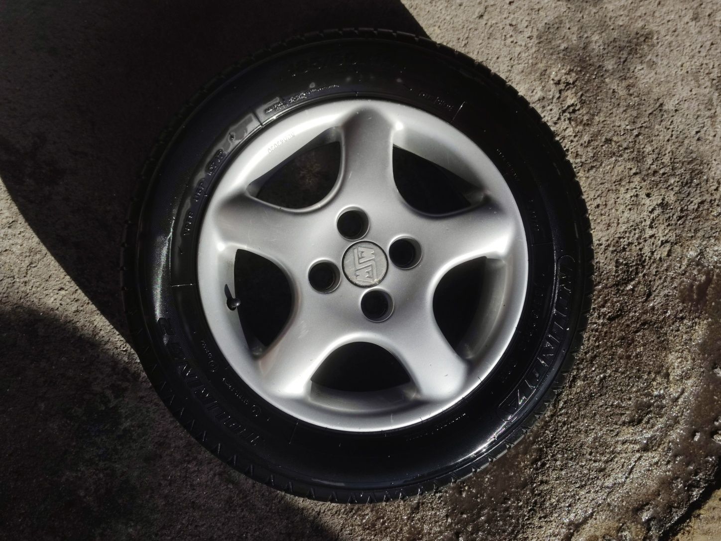 Quatro Jantes r14 c/ pneus 185/60/r14