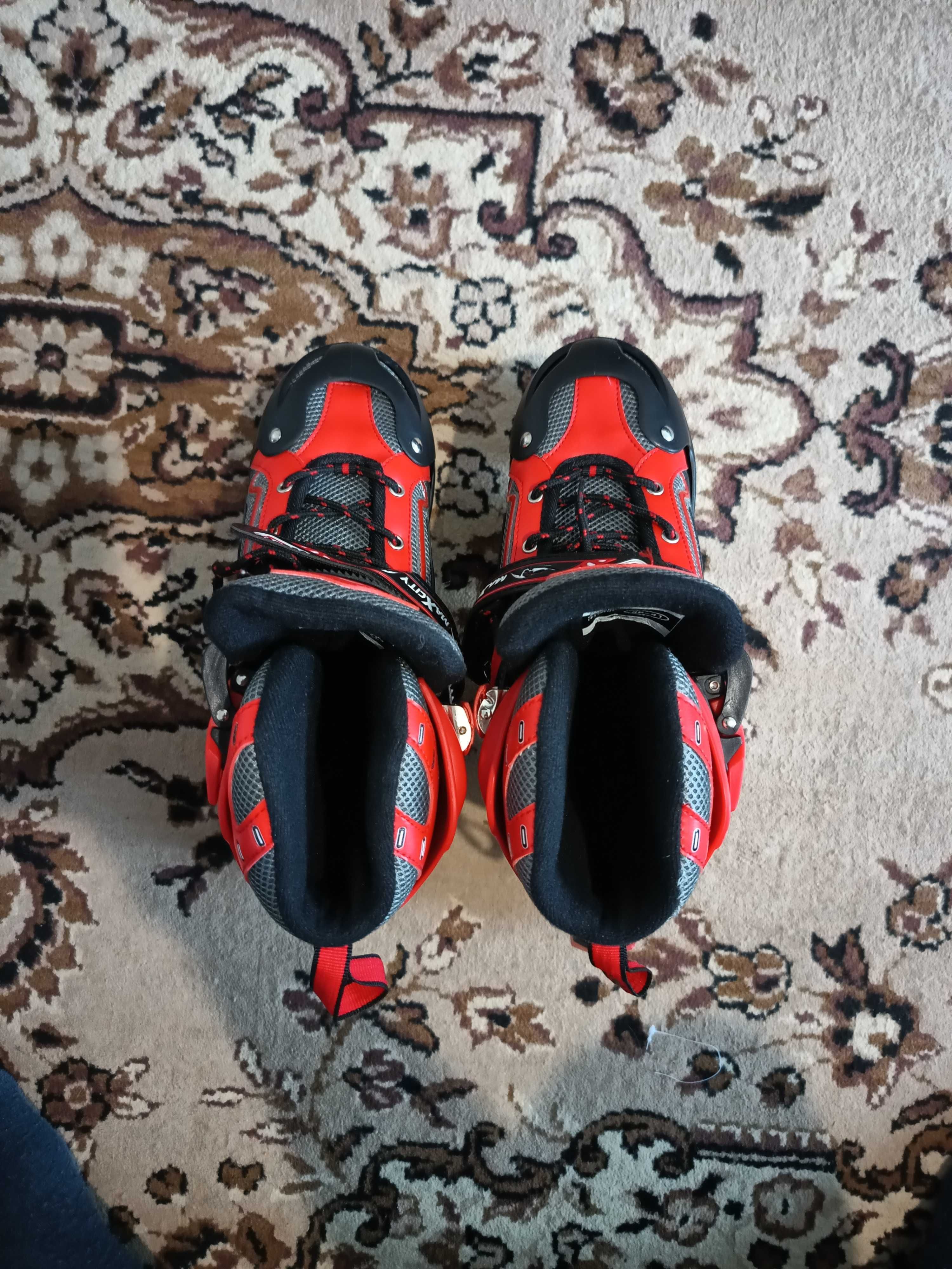 Ролики VEGA RED, розмір  38-41 (розсувні) стан нових