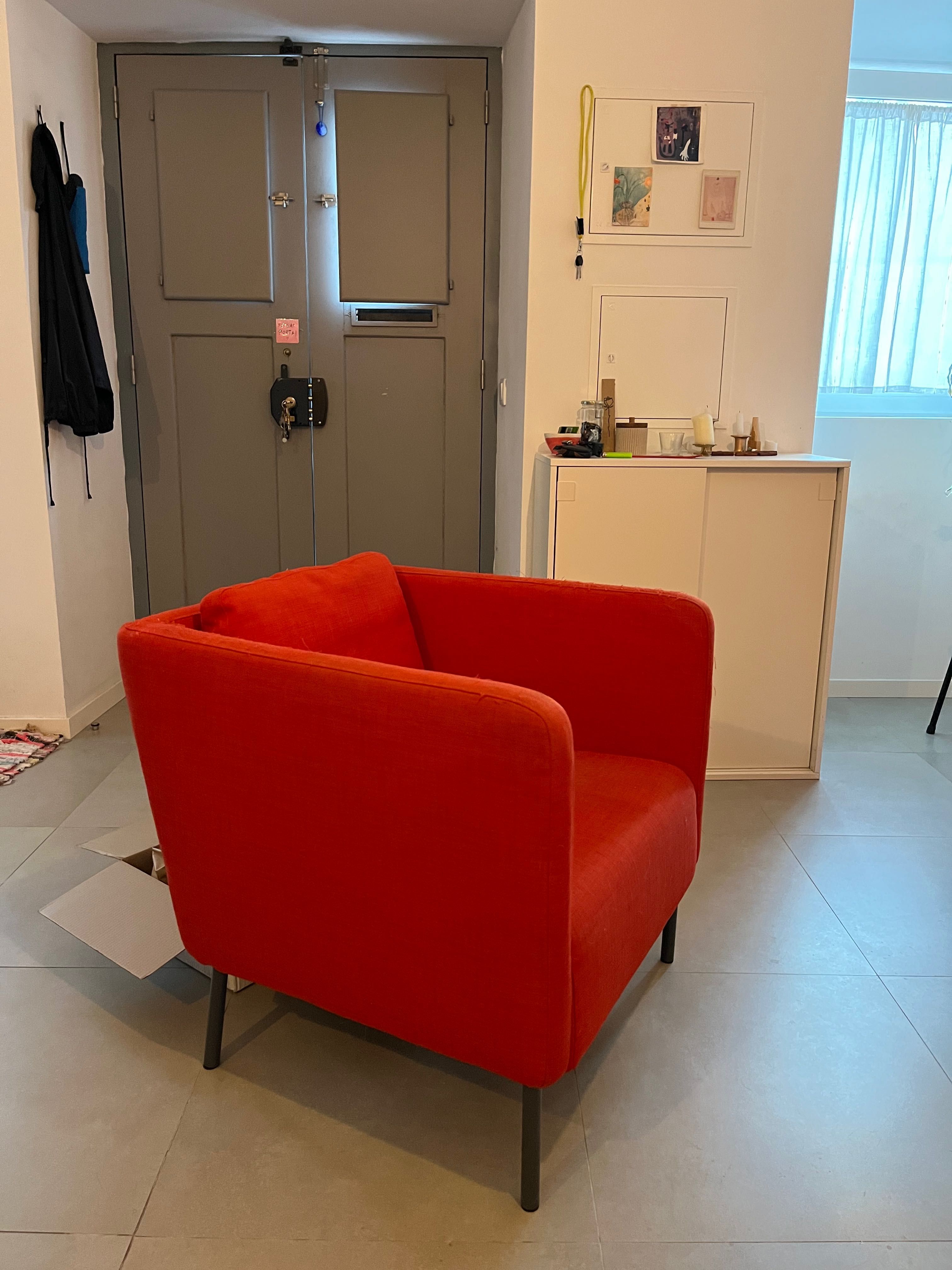 Poltrona IKEA vermelha