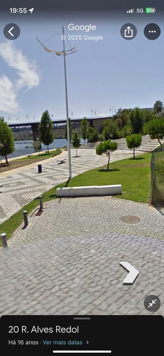 Oportunidade em Abrantes - 2 Casas para Recuperar com Terreno