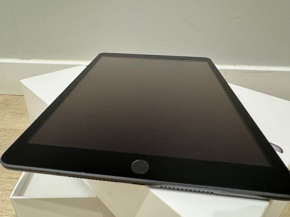 Tablet Apple iPad (7th Gen) 10,2",  32 GB Gwiezdna Szarość, Super Stan