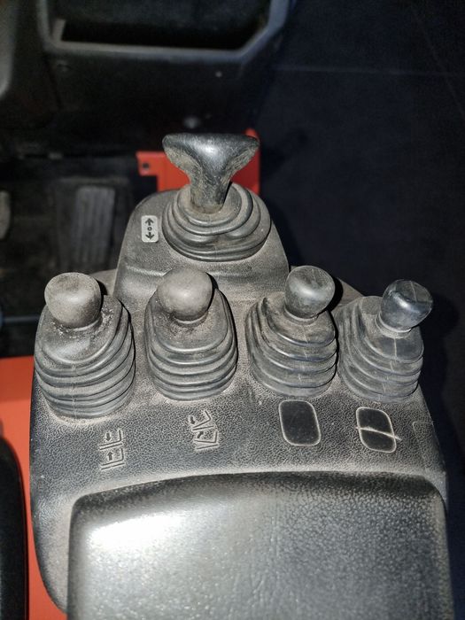 Empilhador Toyota,elétrico com bateria nova de 80 voltes