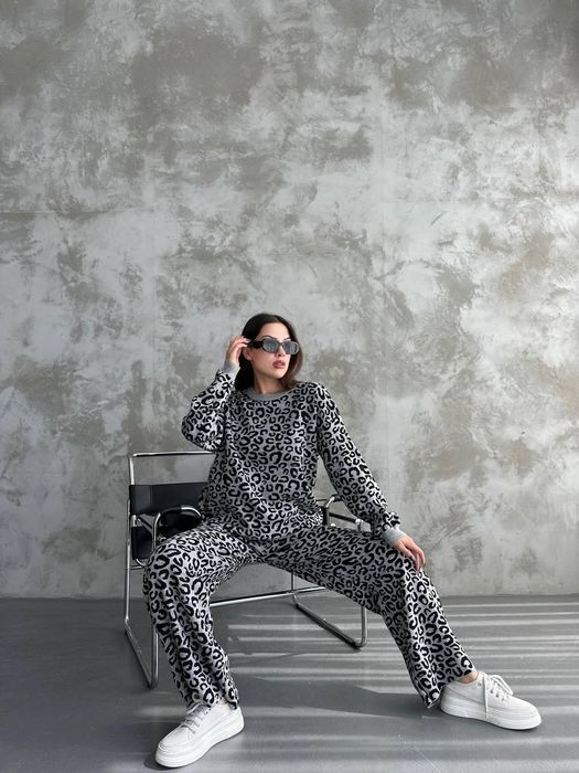 Бомбезний трикотажний костюм