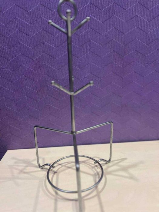 Металева підставка для чашок – стиль і порядок на кухні!