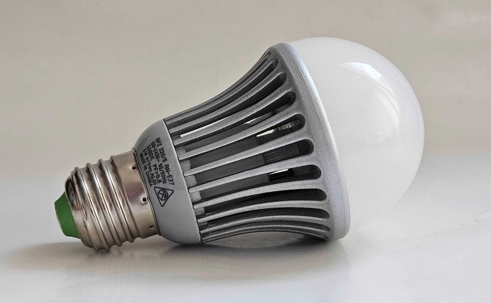 Żarówka LED 5W 3000K 410 lm E27 Lightech