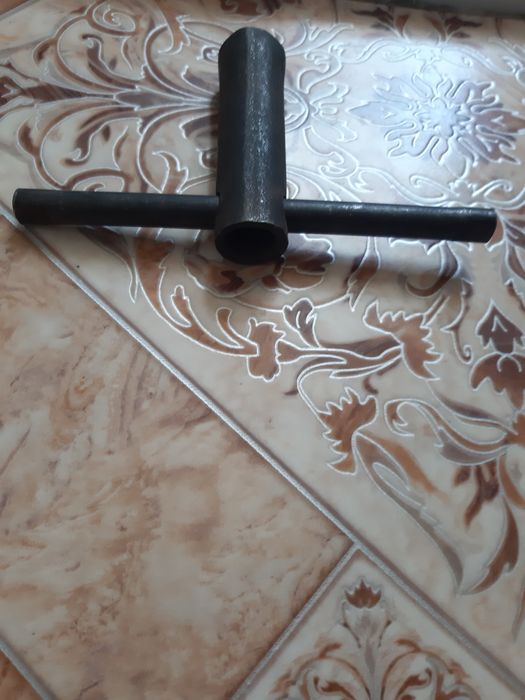 Продам Свечной металлический Ключ