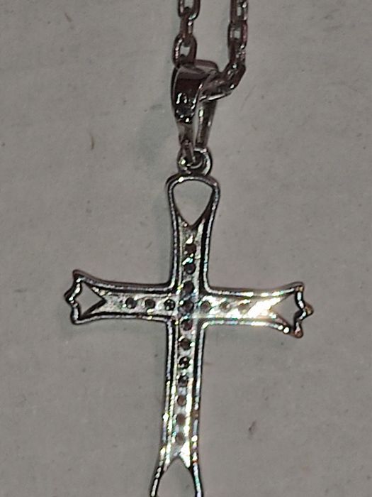 Біжутерія.Хрестик на ланцюжку,брошка