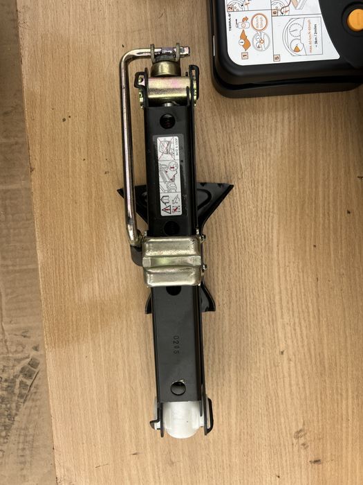 Домкрат Renault ZOE рено зое зоя