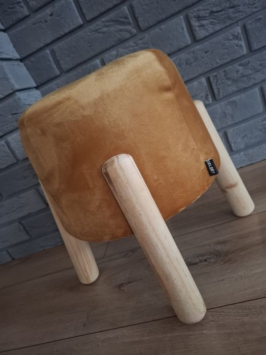 Levine stołek miodowy Selsey puf musztardowy welur