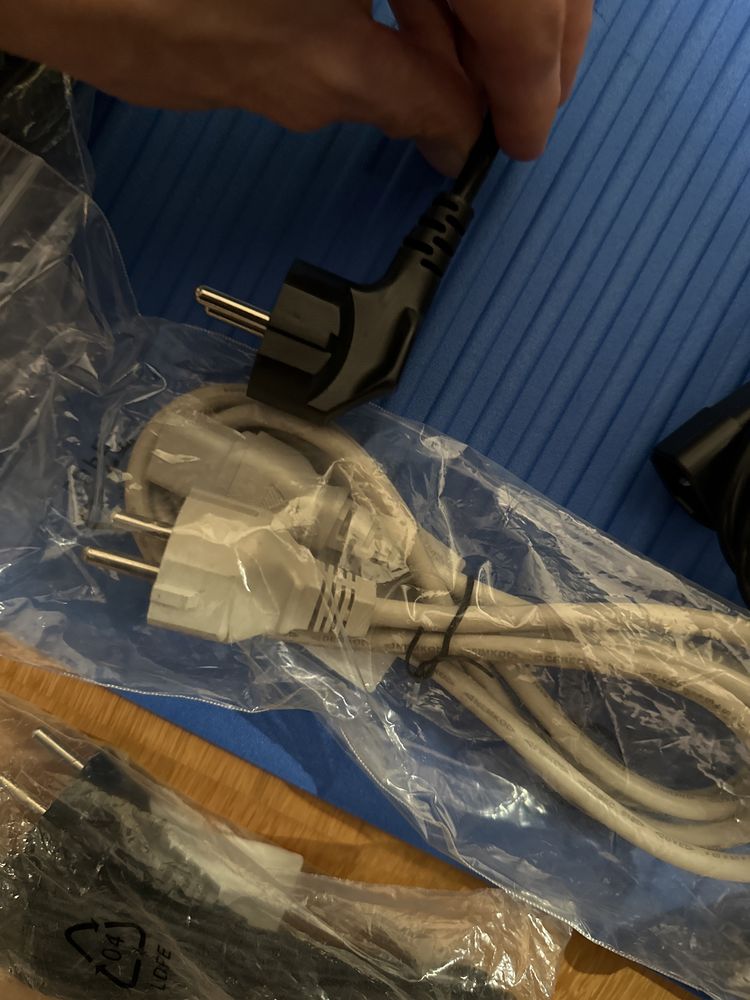 Kabel zasilający przedłużka kabla zasilającego do komputera upsa