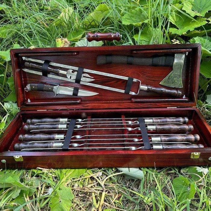 Набір шампурів у дерев'яному кейсі "Червоний" подарунок хлопцю