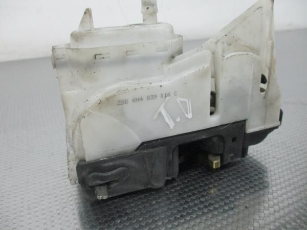 Fechadura / fecho porta trás direito VOLKSWAGEN Polo (6N)