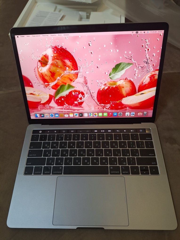 MacBook Pro 2020р.в.Quad Core i5 2,4/8/250 акумулятор новий