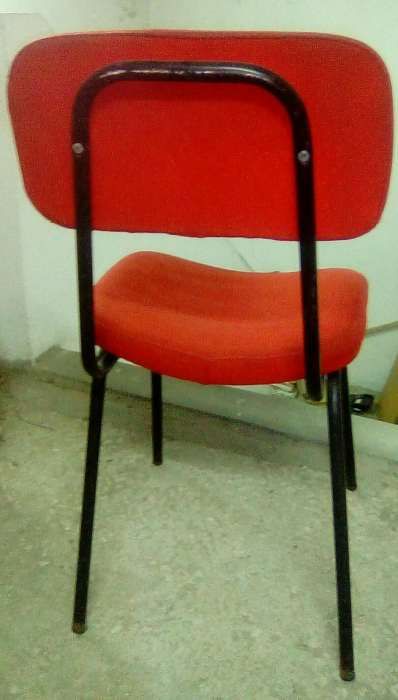 8 cadeiras vermelhas de escritorio