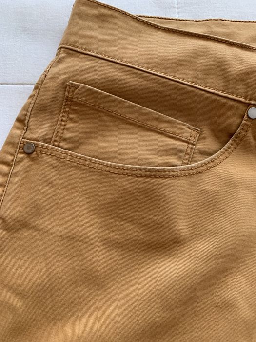 Calções camel, amarelo torrado Bershka