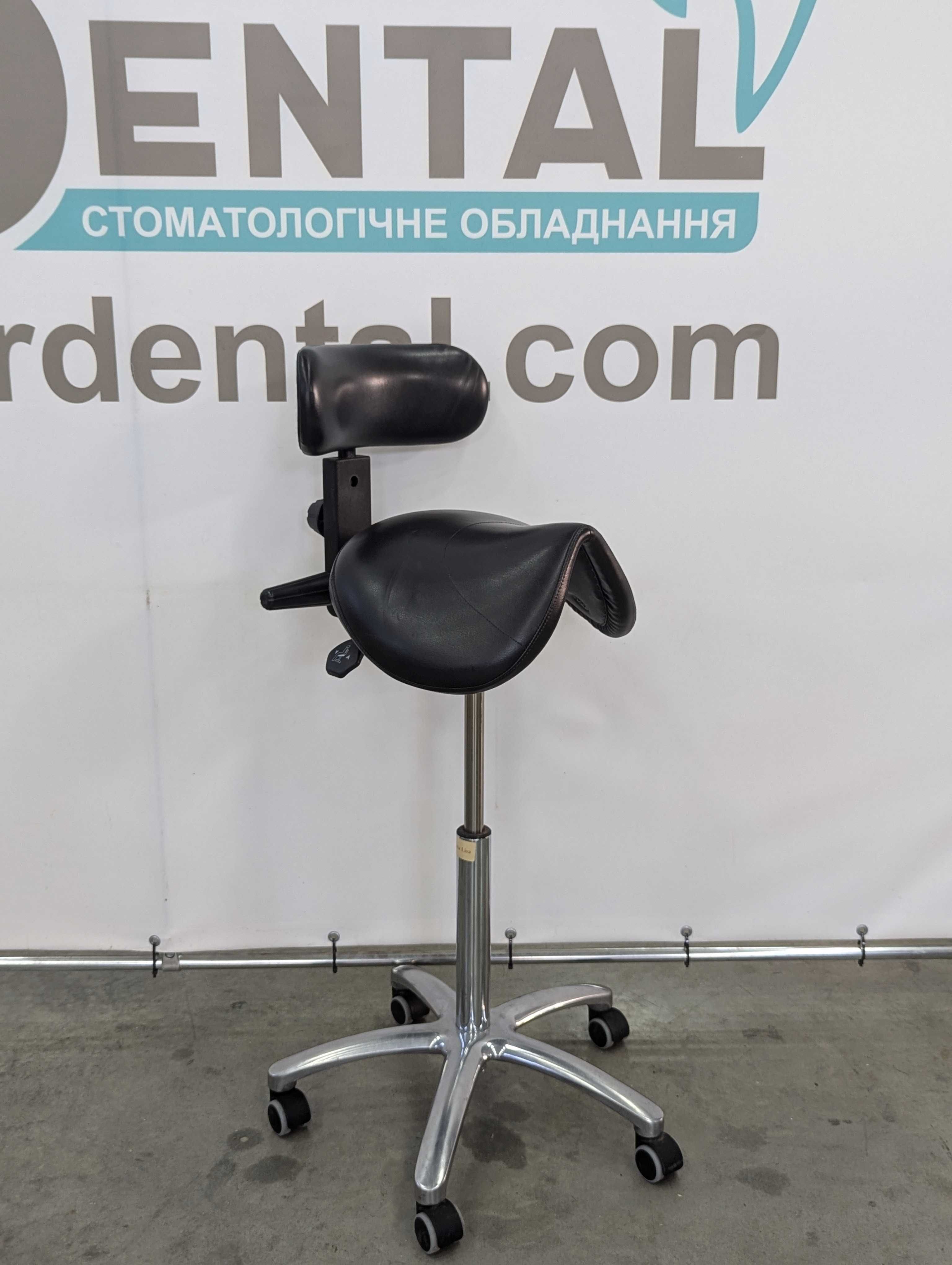 Стоматологічні стільці. Великий вибір. Гортайте фото.