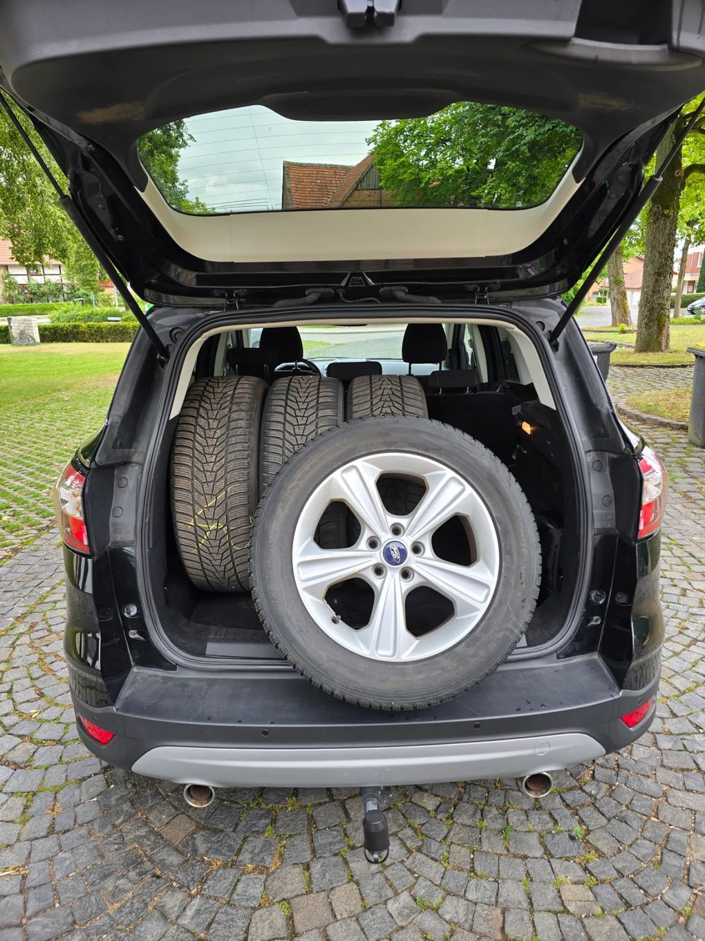 Ford Kuga Samochod sprowadzony z Niemiec , odkupiony od firmy.
