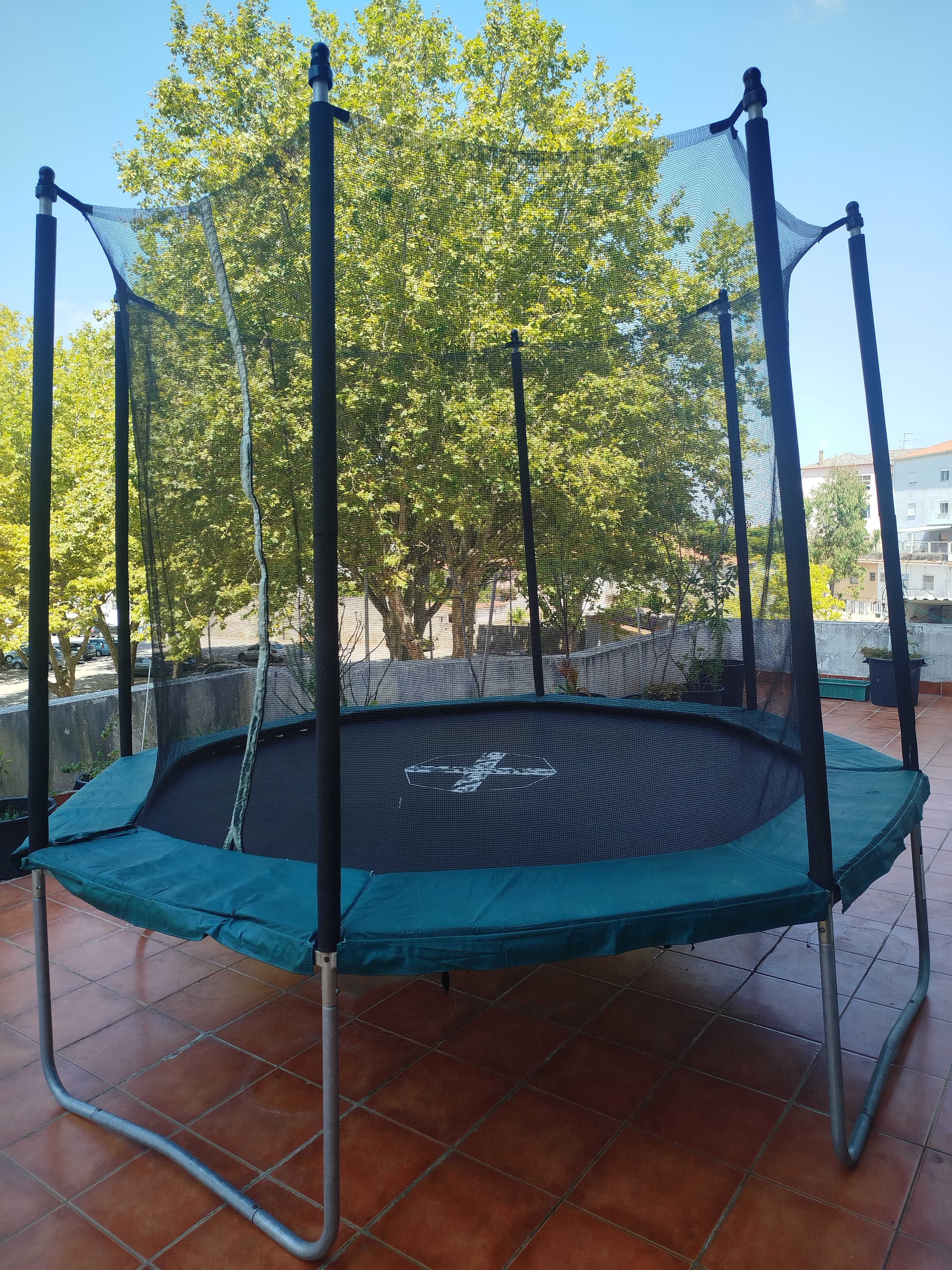 Trampolim Octogonal (Decathlon) Ø 300 cm – Bom Estado + Rede