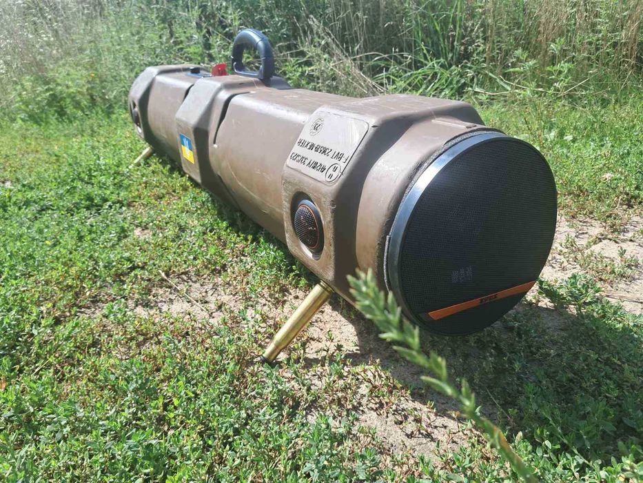 Музичний центр “Bazuka” EDGE" з тубусу від порохового заряду