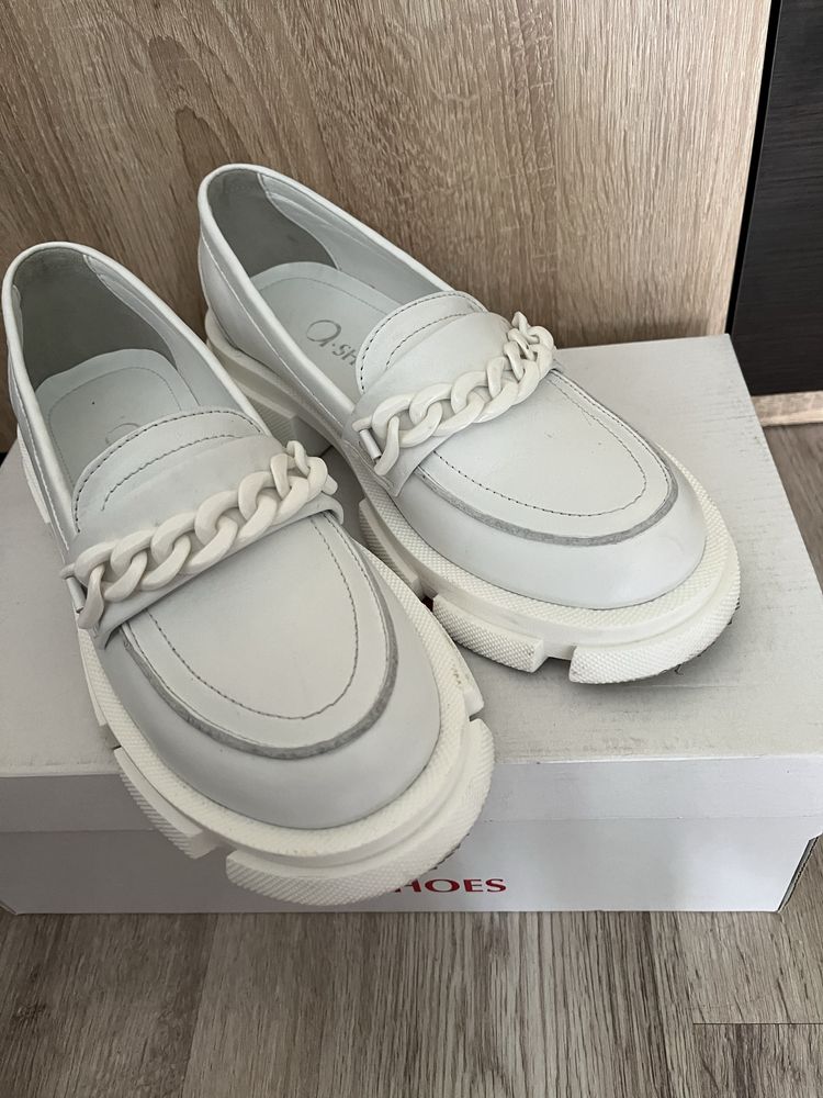 Лофери білі ashoes 38 р