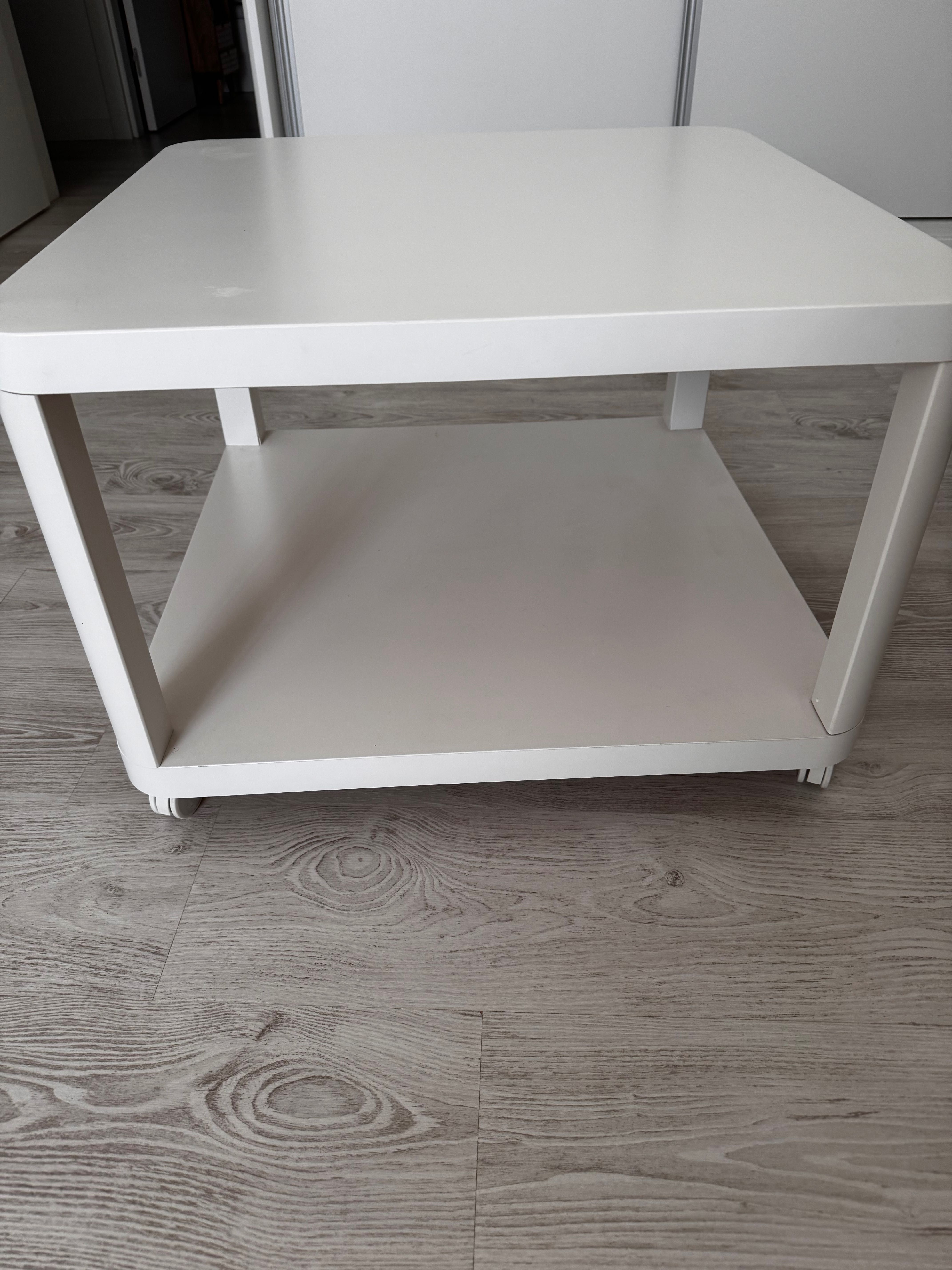 Mesa de apoio com rodas