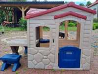 Plastikowy domek dla dzieci z patio