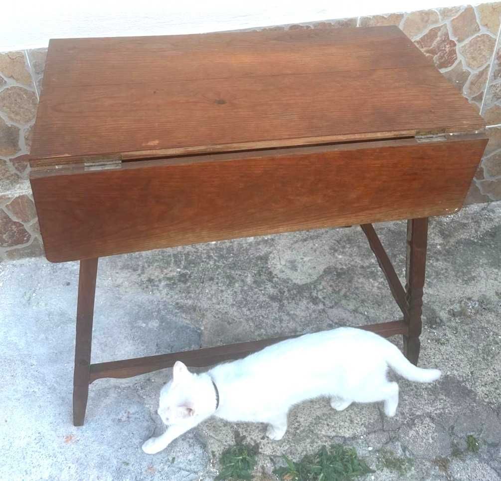 Mesa rustica antiga, com abas rebativeis