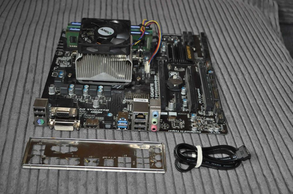 Gigabyte GA-F2A88X-D3H AMD FM2 HDMI USB 3.0 + AMD A8-6600 + 16Gb
