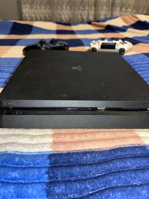 Продам Play Station 4 slim СРОЧНО