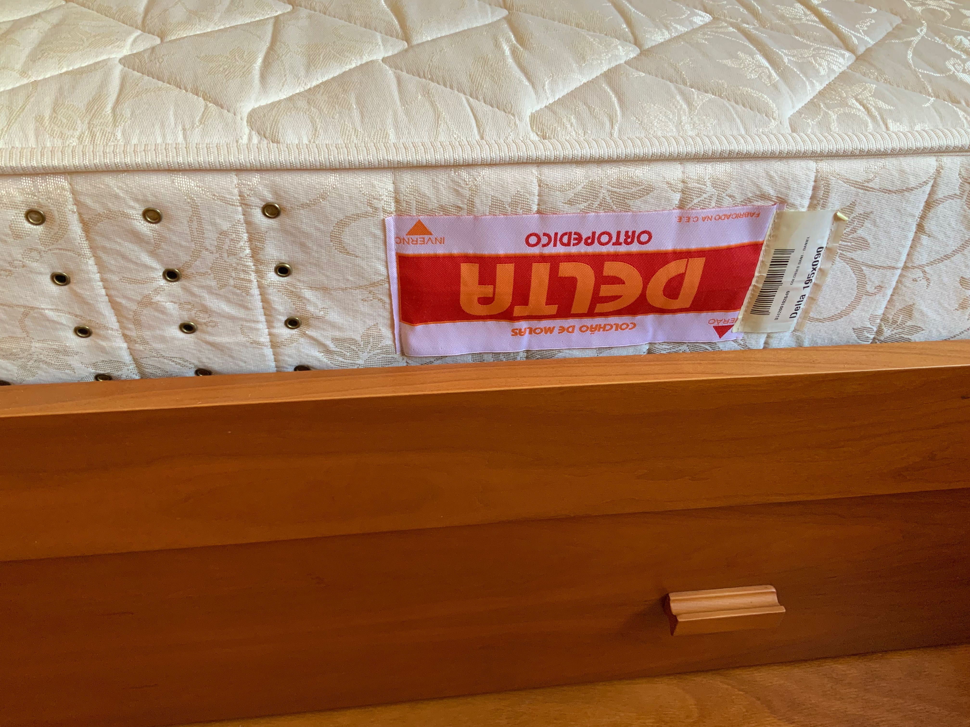 Cama solteiro/ casal