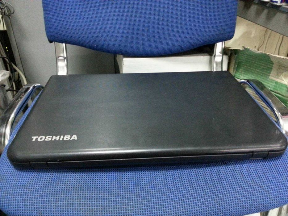Ноутбук Toshiba 17.3"