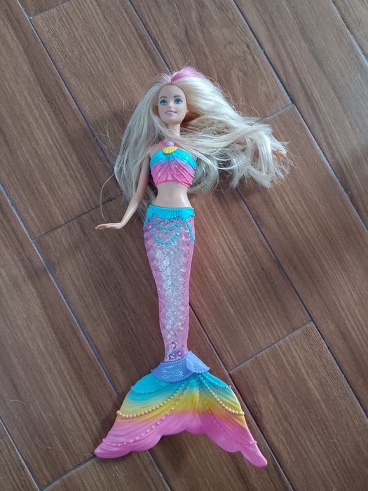 Lalka Barbie syrenka świecący ogon