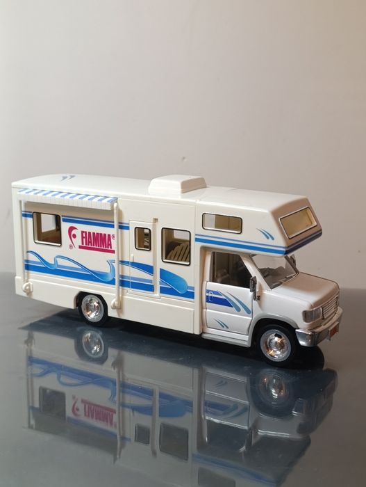 Дом на колесах 1/43 флимма