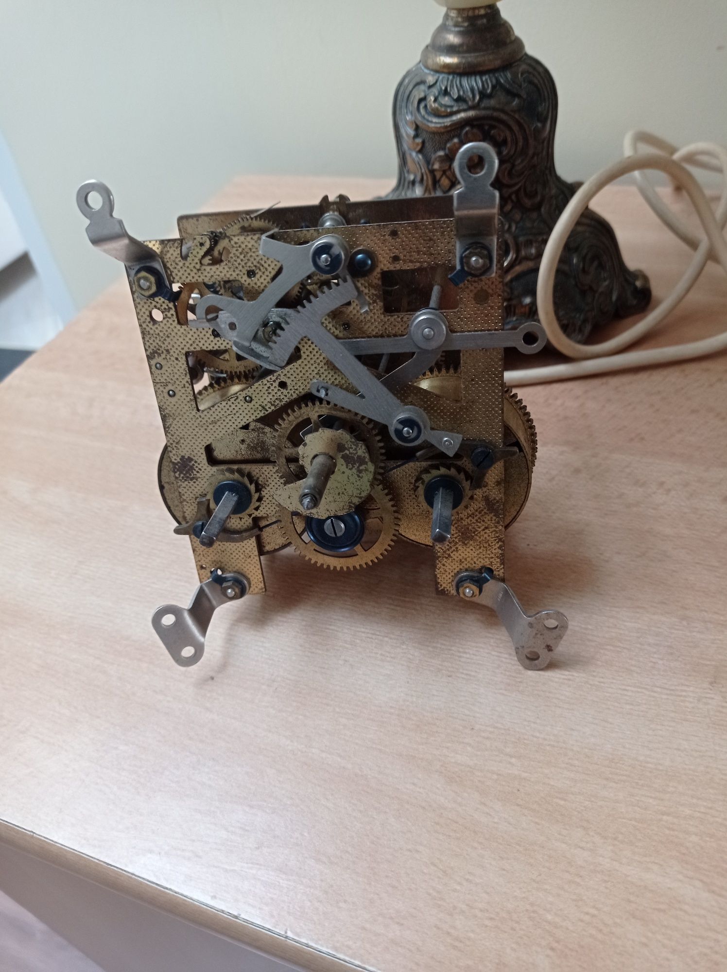Mechanizm do zegara kominkowego