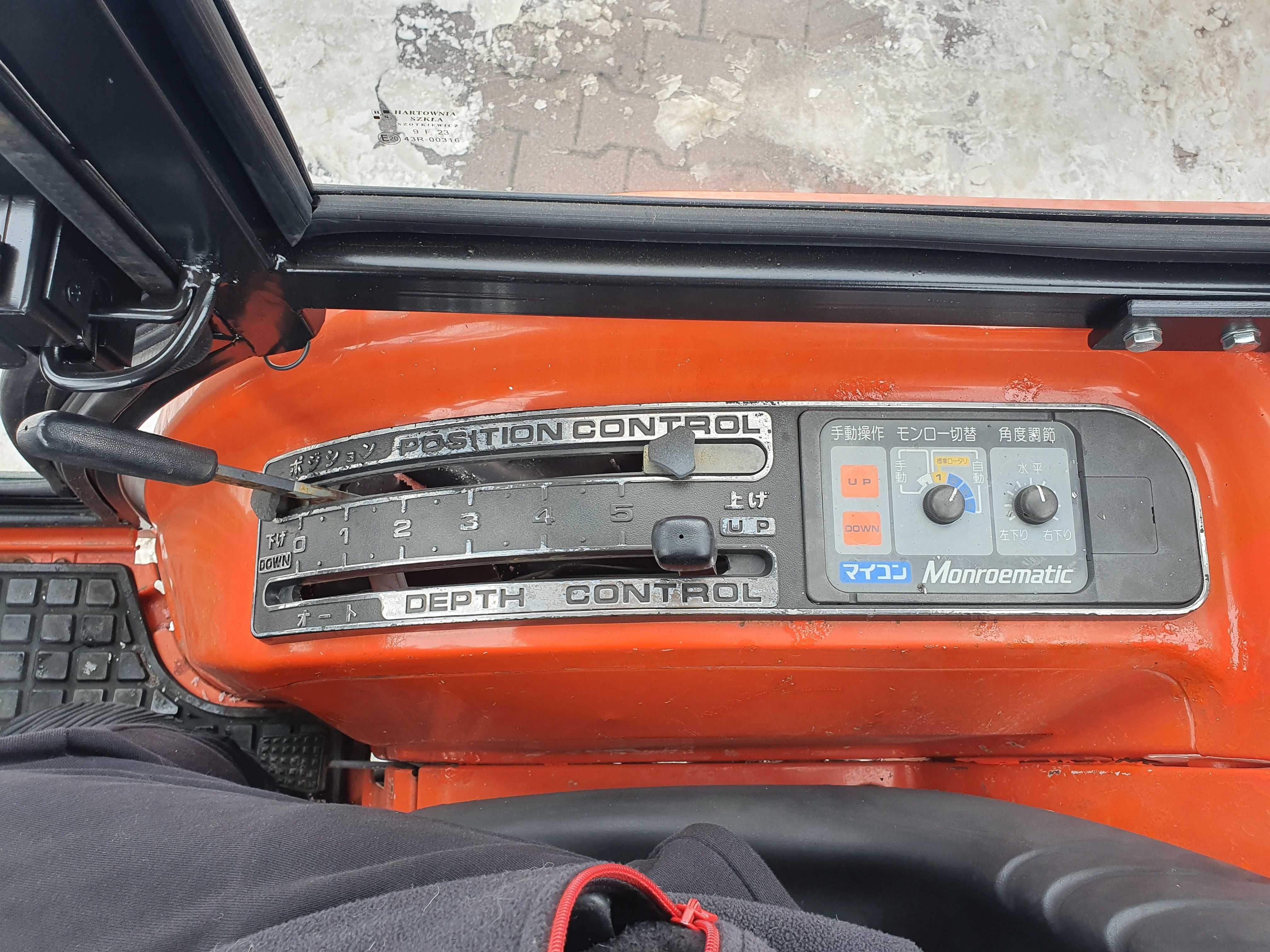 Kubota Saturn traktor 4x4 diesel kabina 4-cylindry, pług