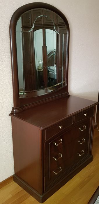 Mobília de quarto em nogueira