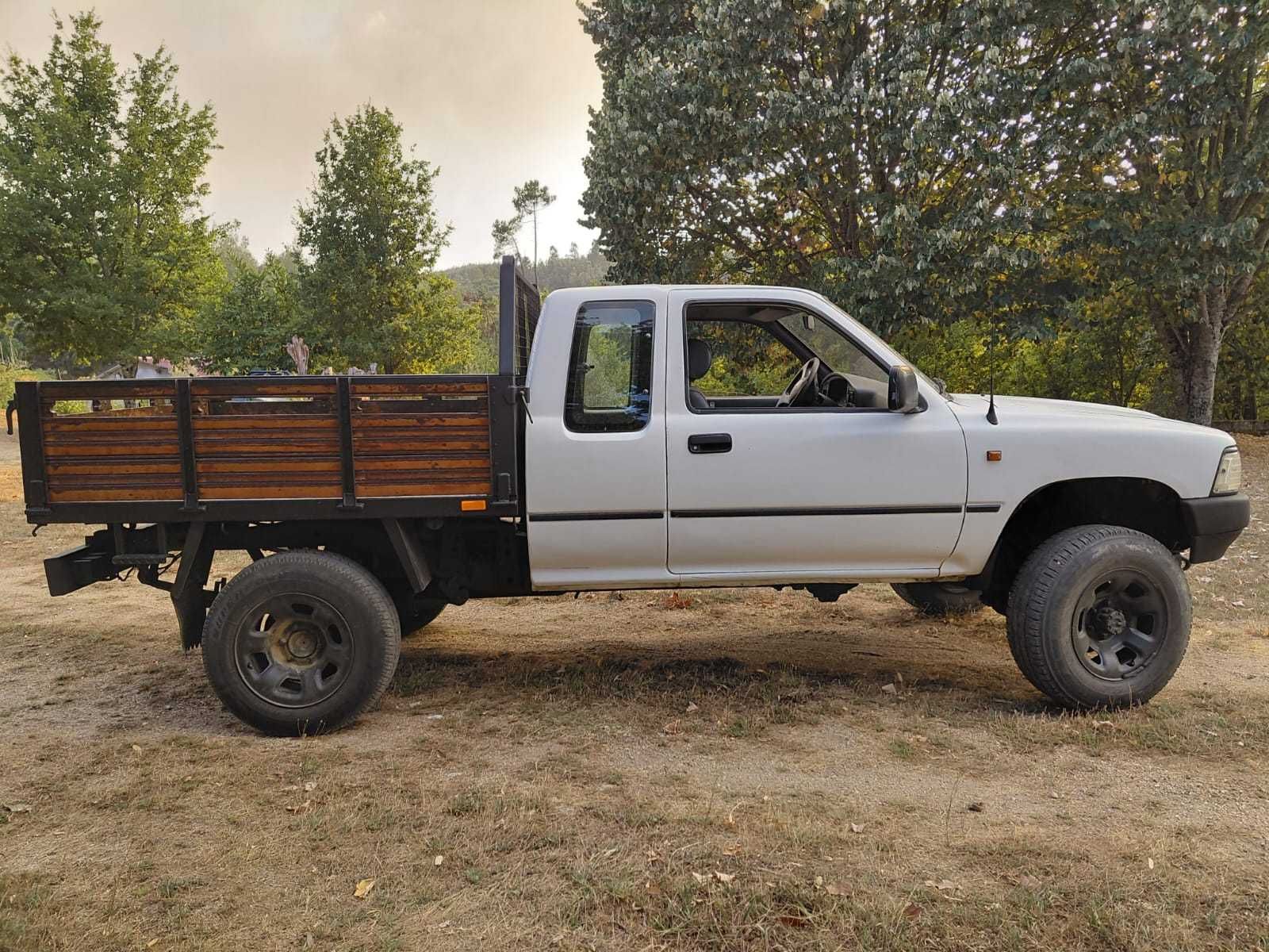TOYOTA HILUX 2.4D
