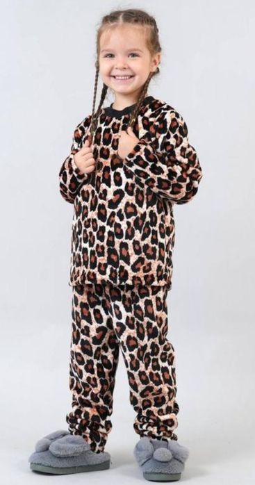 Детская пижама с леопардовым принтом на девочку.