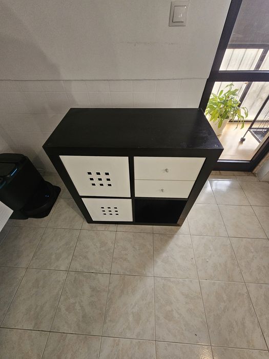 Estante preta e branca  77x77  ikea