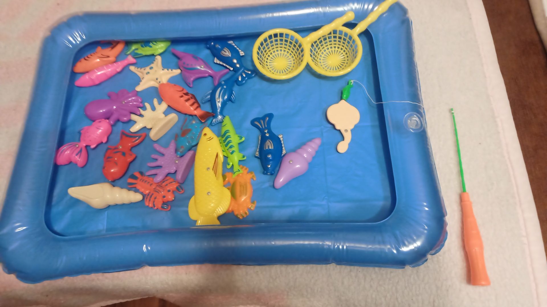 zabawkowy zbiornik  i rybki na magnes wędka zabawka