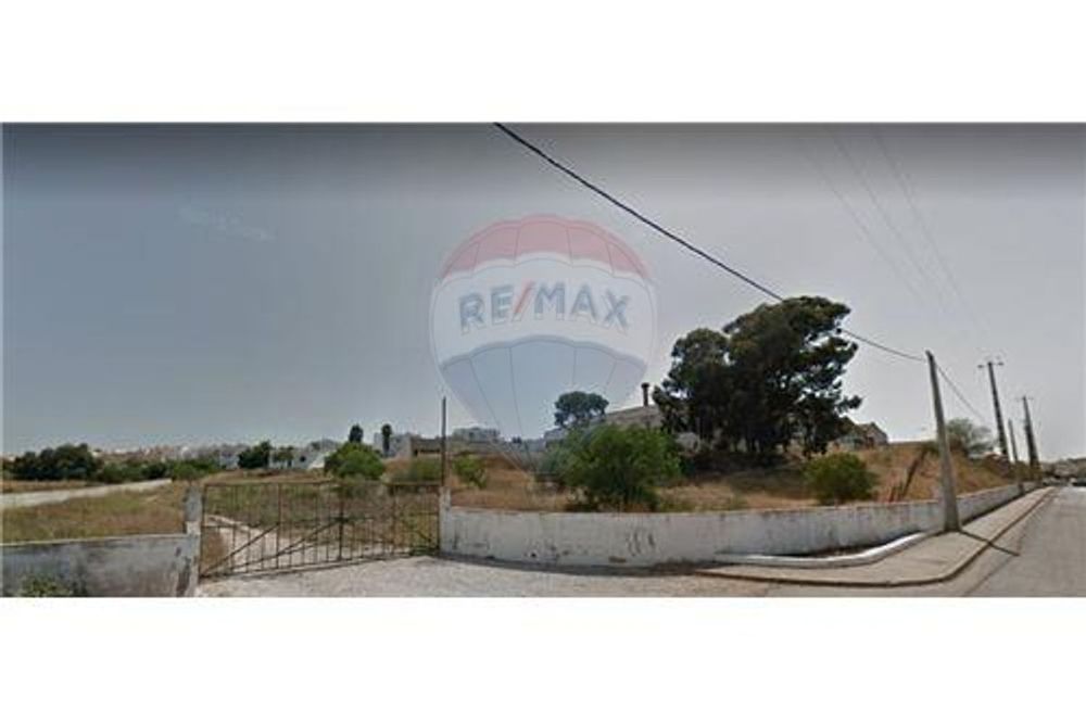Terreno Urbano com 12.998m2 com Industria