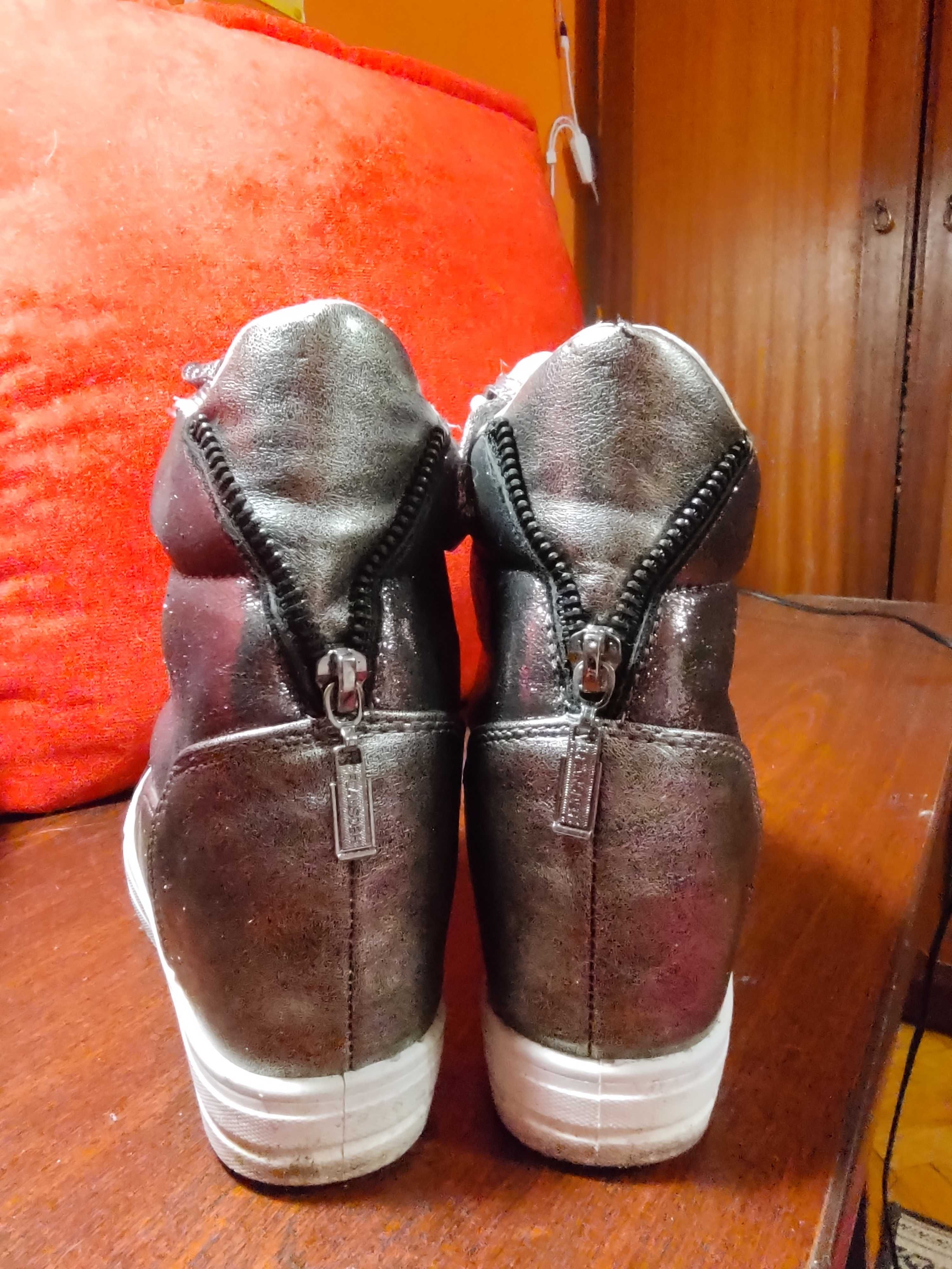 Ботинки черевики снікерси срібні