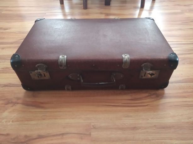Stara zabytkowa walizka