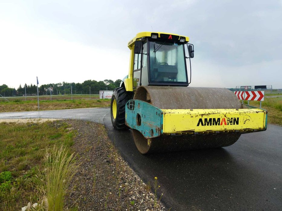 Wypożyczalnia maszyn budowlanych (wozidła, koparki, spycharki itp.)
