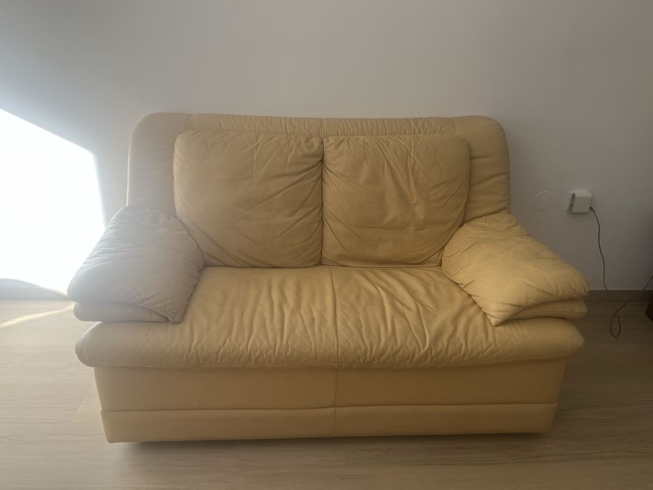 Sofá 2 lugares em pele