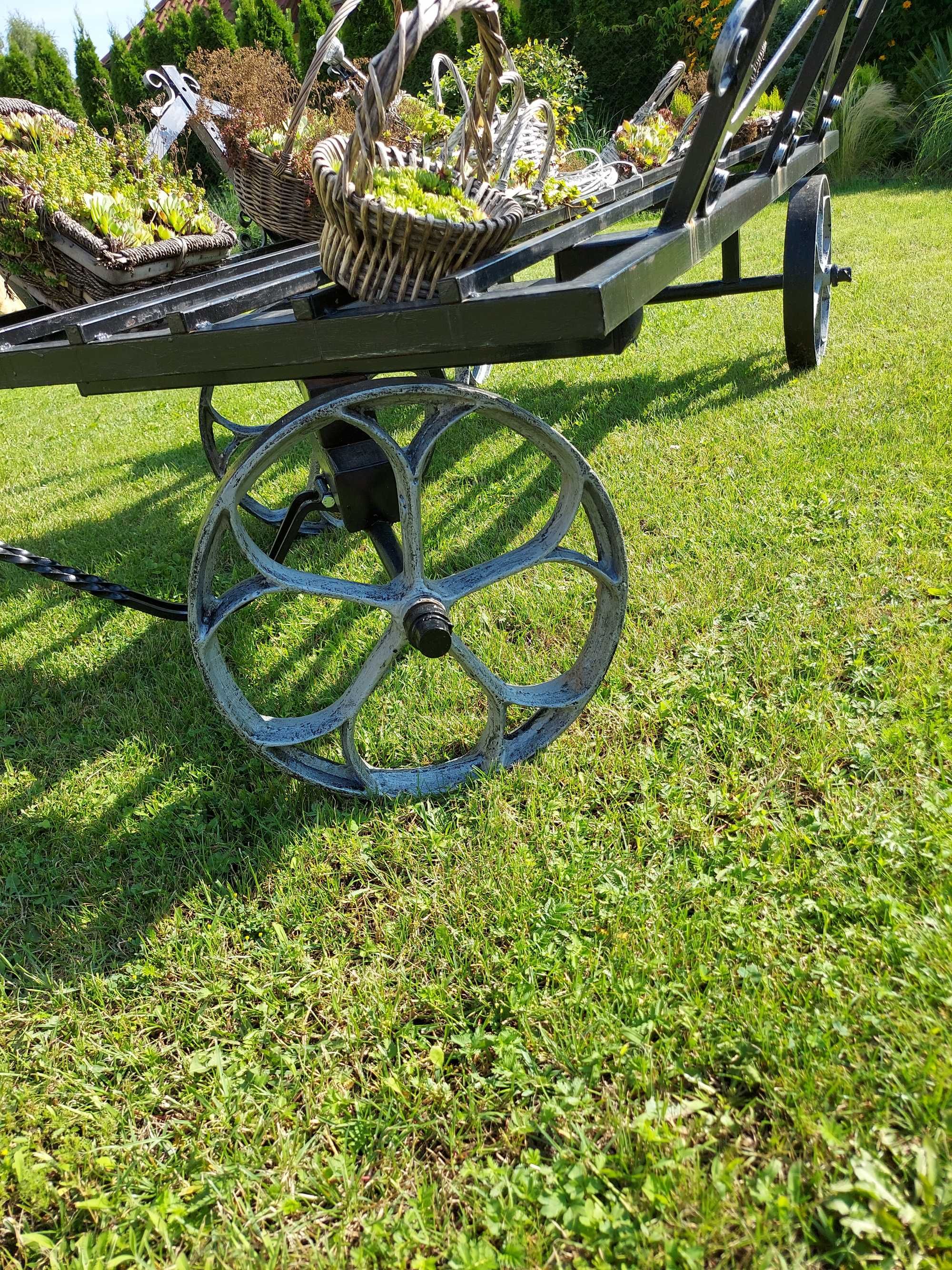 Wóz metalowy do ogrodu