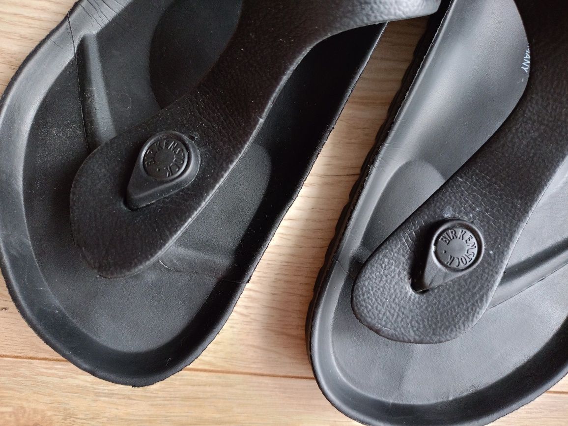 Klapki Birkenstock Gizeh EVA, rozmiar 39

Sprzedam czarne klapki Birke