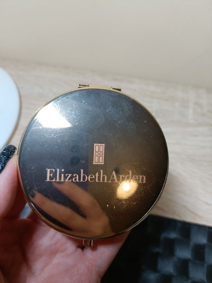 Pudełko Elizabeth Arden