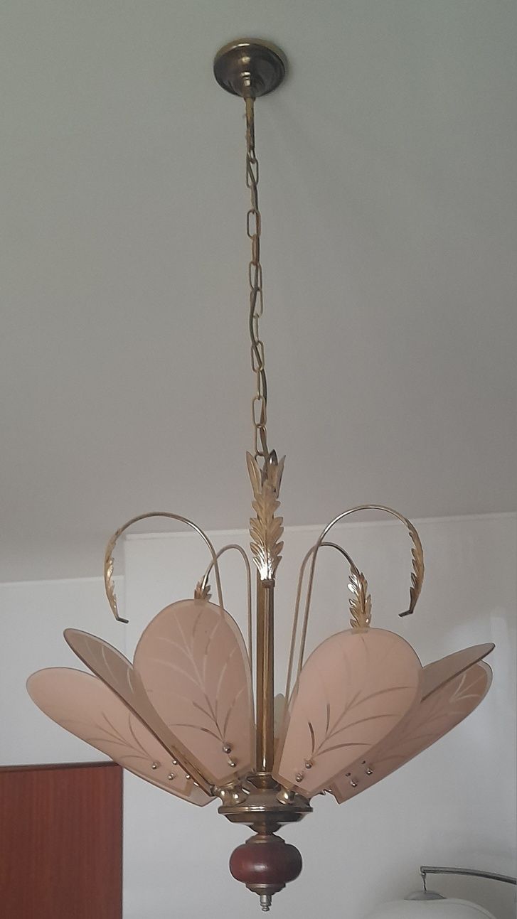 Lustre com decoração Arte Nova